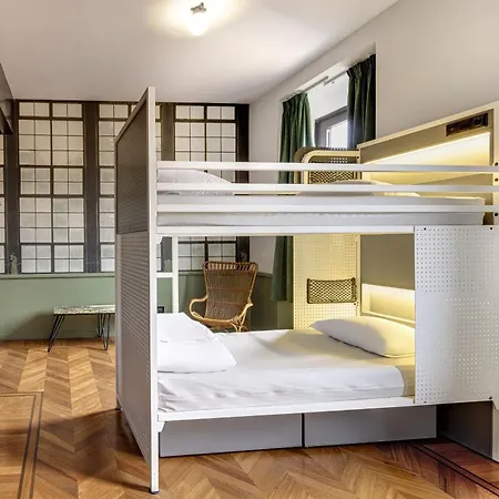 Generator Hostal *