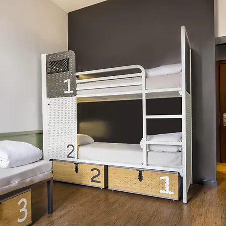 Generator Hostal *