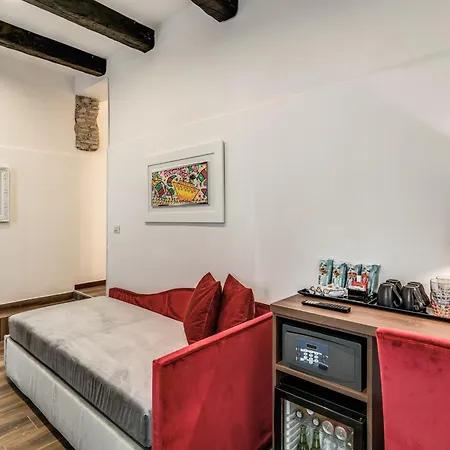 Tritone House 4*