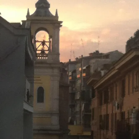 Di Fronte Alla Cupola Rome