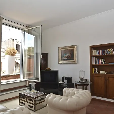 Spanish Steps Corner Apartment