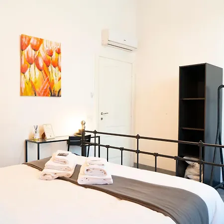 Salotto Piramide 3* Rome