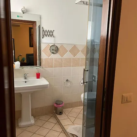 La Perla Di 2* Rome