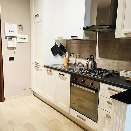 Lux Capannelle Apartamento *