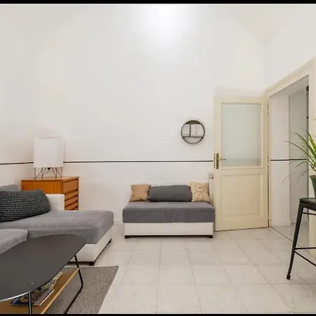 Romeo. Luminoso Al Centro Di Apartamento