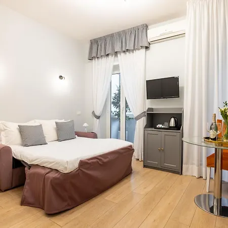 Domus Bella Πανσιόν