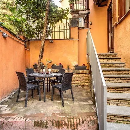 Tritone House Affittacamere 4*