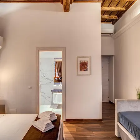 Tritone House 4* Roma