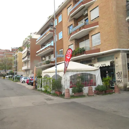 Rooftop Appia Antica,silenzioso Riservato Two Bedrooms Two Bathrooms Rome