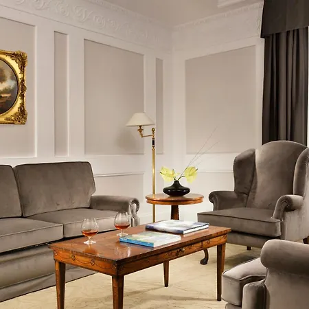 Hotel Splendide Royal - The Leading Of The World