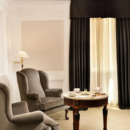 Splendide Royal - The Leading Of The World