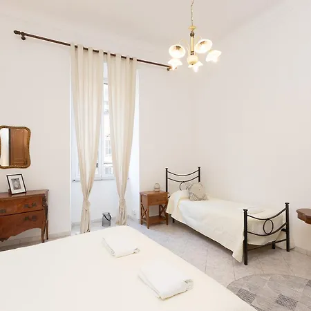 Pietroburgo By In Appartamento *