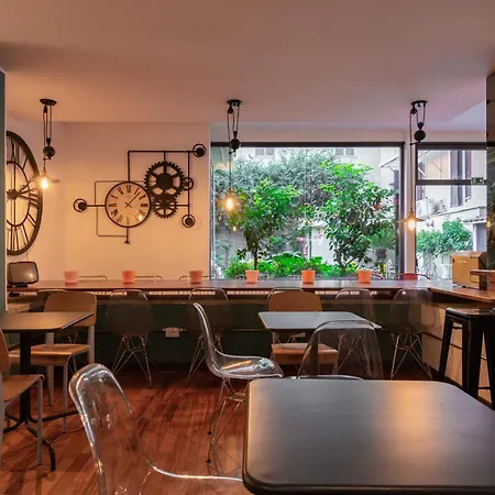 Colosseo Hostel *