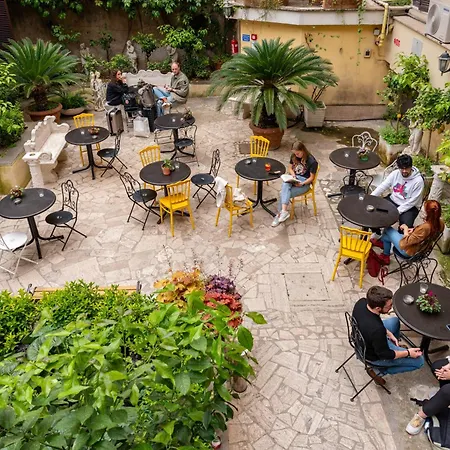 Colosseo Hostel *
