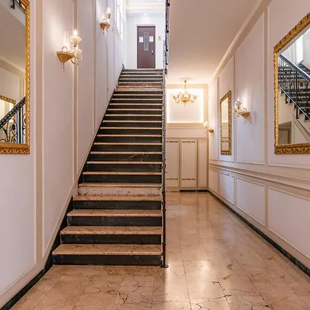 Decimo Meridio- At Spanish Steps- Guest house *
