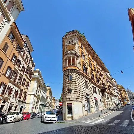 Domus Aurea Luxury Pensión *