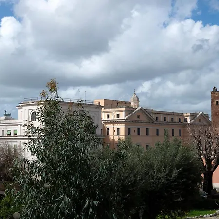 Colosseo Flats And Penthouse *