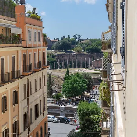 Colosseo Flats And Penthouse Apartment Rome