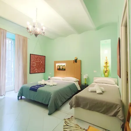 Tarshito Gallery House