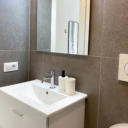 Casa Vittoria Homestay Rome