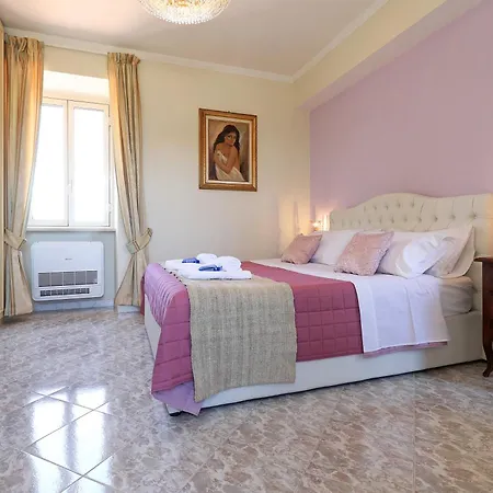 Con Piscina Villa