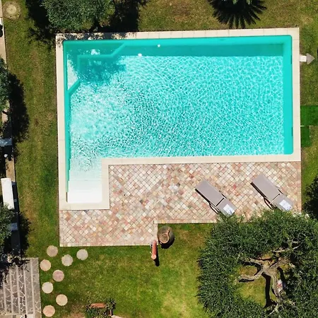 Con Piscina Villa