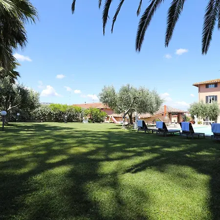 Con Piscina Villa