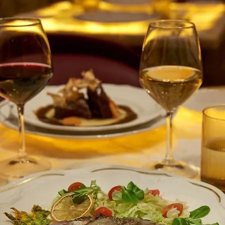Hotel Golden Tulip Piram 4*