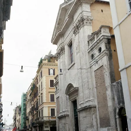 Chilling Via Del Corso *