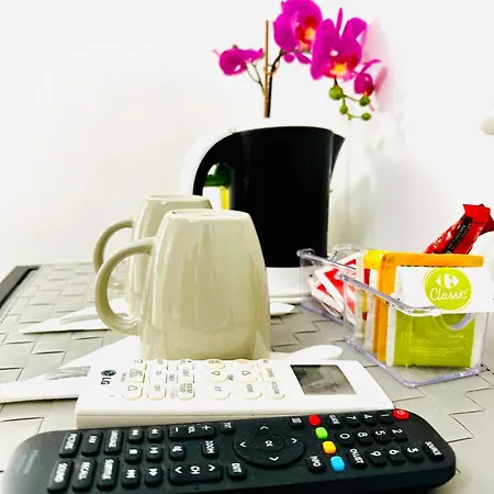 Rome Holiday Guesthouse *