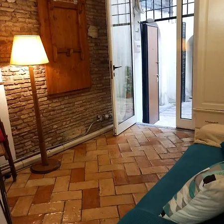 Apartment Domus Next Campo De'fiori With Thermal Shower