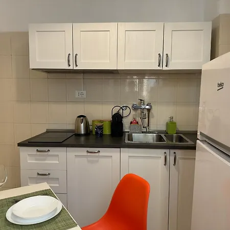 The Rent - Spacious One-bedroom Near Colosseum * Rome