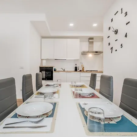Lodi's Temple Apartment
