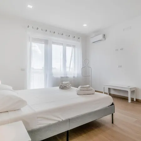 Lodi's Temple Apartment