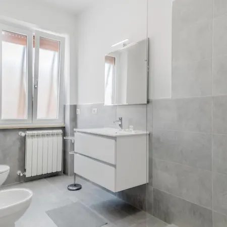 Lodi's Temple Apartment Rome