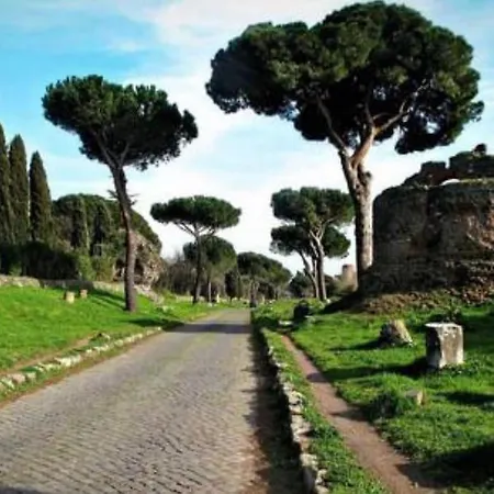 Basilica San Giovanni Appia Antica A Casa Di Amici Daire Roma