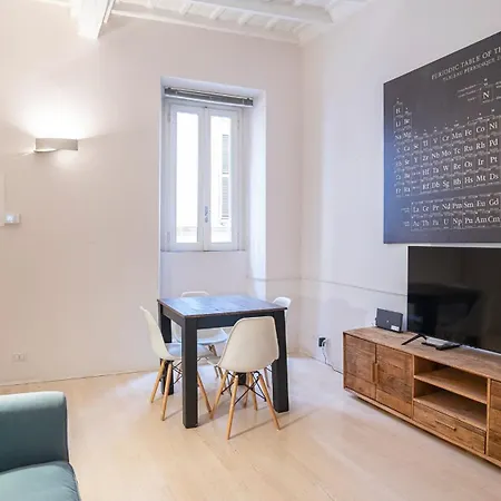 Stylish Close To Piazza Navona Apartment