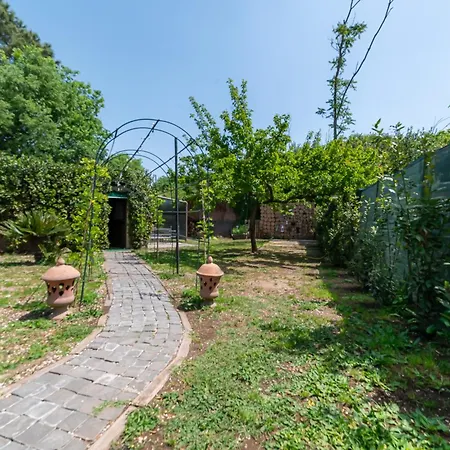 Appia Antica Giardino Parcheggio Fermata Bus 4 Ospiti Casa vacanze *