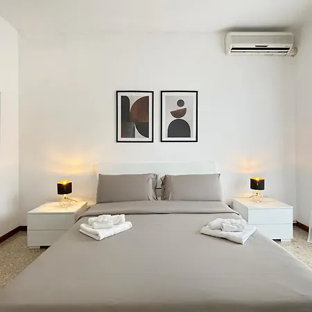 Casa Relax Con Parcheggio E Metro Apartmán