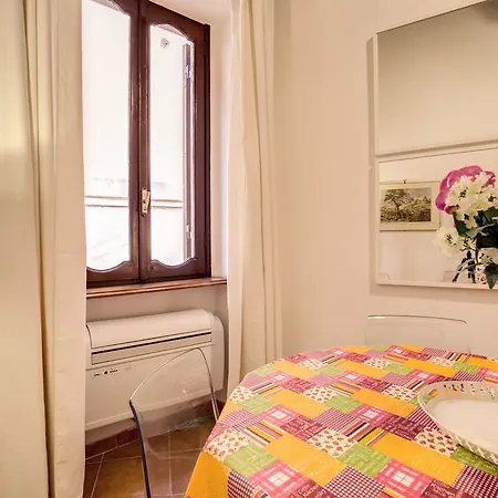 Navona Flowers Apartment *