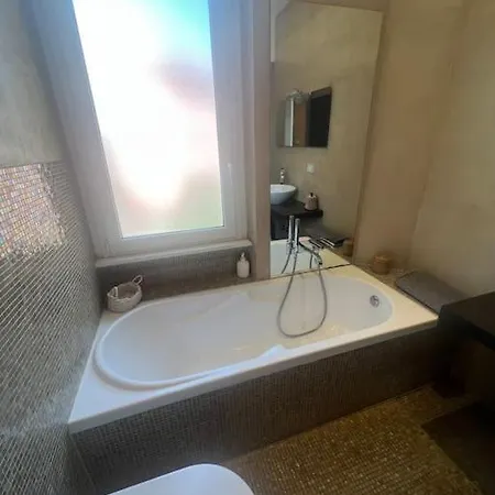 Cornelia Apartment