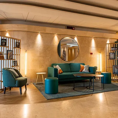 Hotel Novotel Est 4*