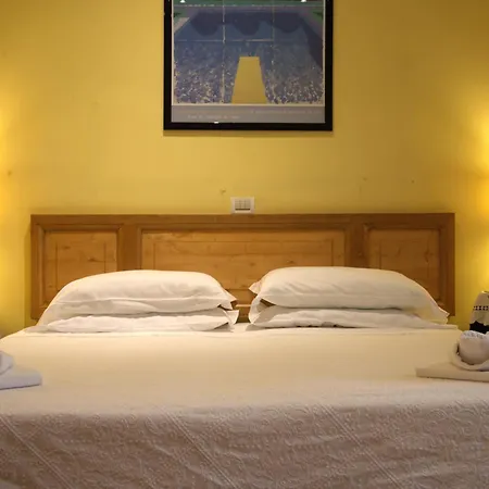 Hotel Cairoli 4*