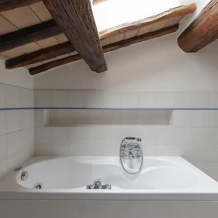 Classic And Chic In Trastevere