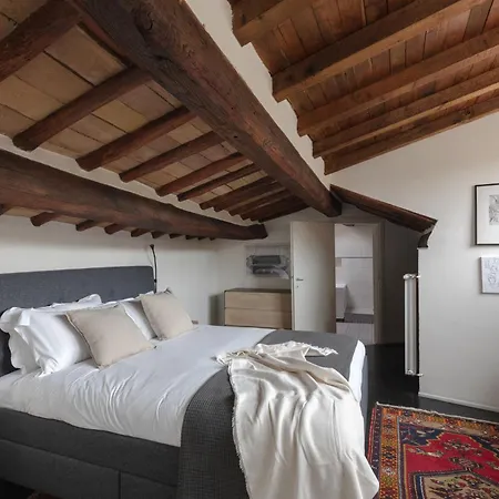 Classic And Chic In Trastevere Apartment Rome