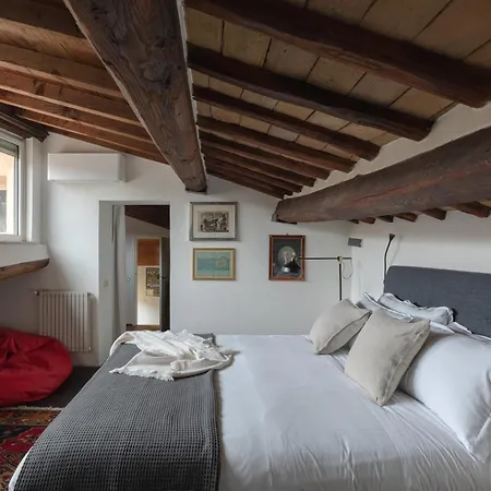 Apartment Classic And Chic In Trastevere Rome