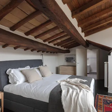 Apartment Classic And Chic In Trastevere