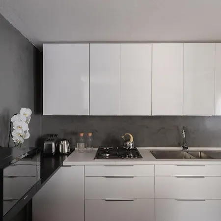Classic And Chic In Trastevere Apartment Rome
