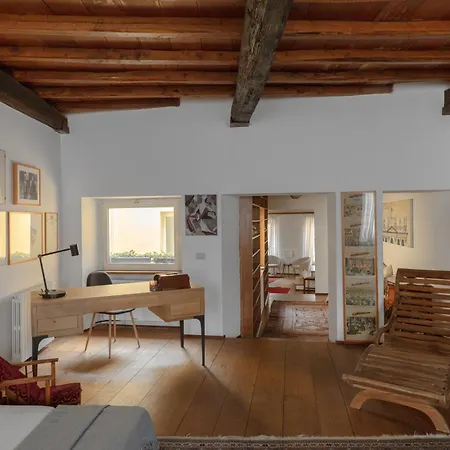 Classic And Chic In Trastevere Apartment