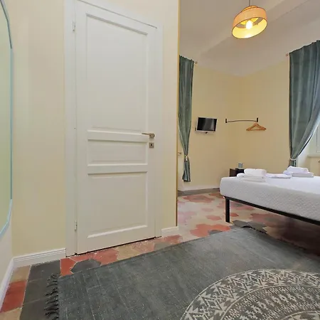Colosseo Kokedama Bed & Breakfast Rome